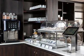 Club Lounge Refreshments