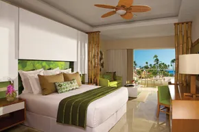 Preferred Club Junior Suite - Partial Ocean View - King